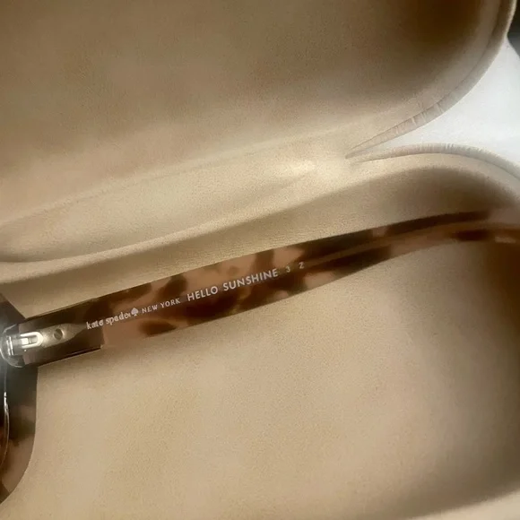 Brand new Kate Spade shades ! - Picture 4 of 5
